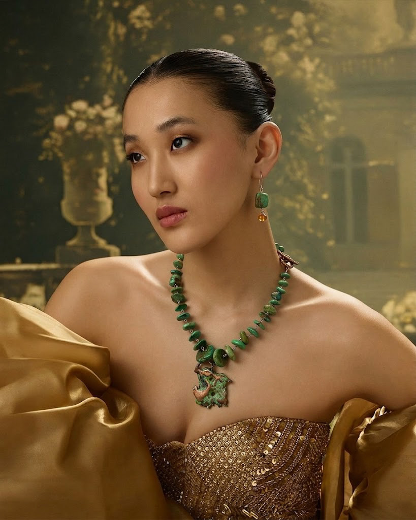 Green Turquoise with a copper pendant necklace and earring set Image