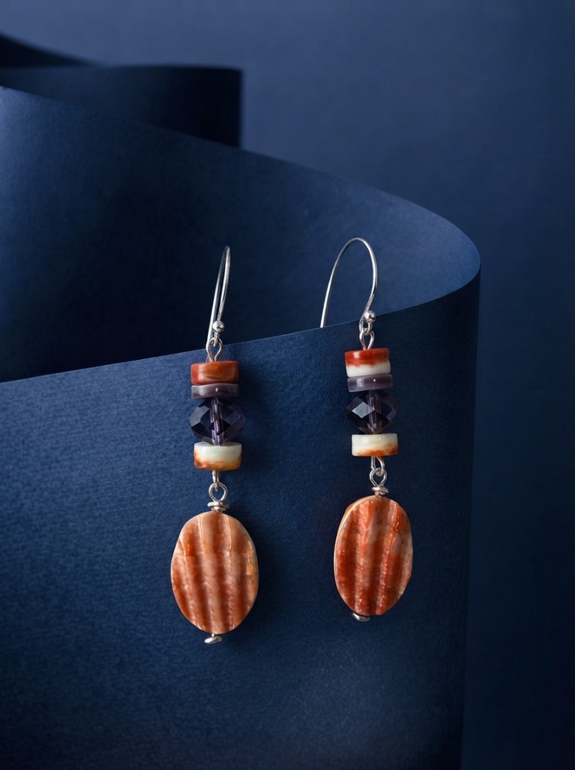 Red Spiny oyster, Wampum shell and Moonstone necklace and earring set Image