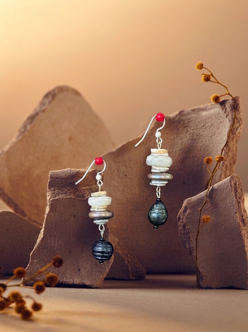 White agate with pearl and moonstone accents necklace and earring set Image