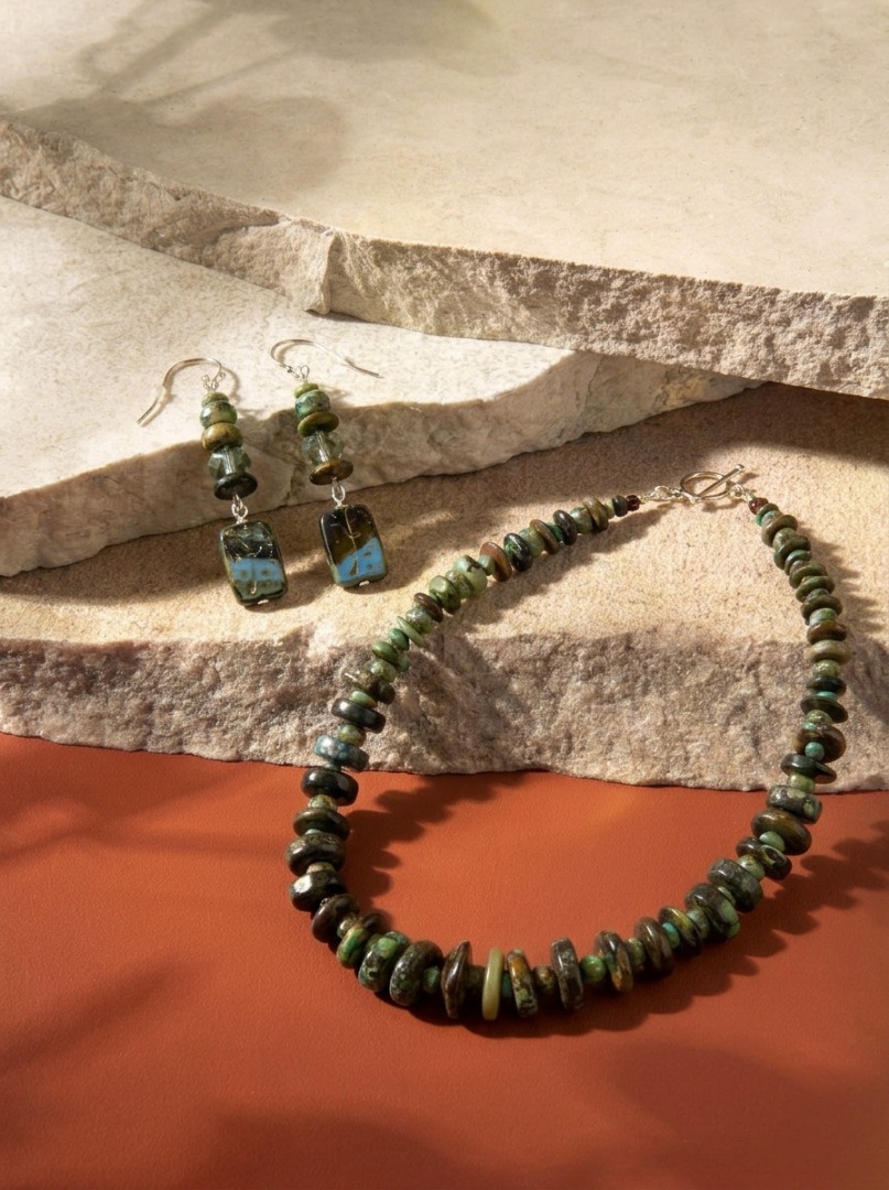 Royston turquoise necklace and earring set Image