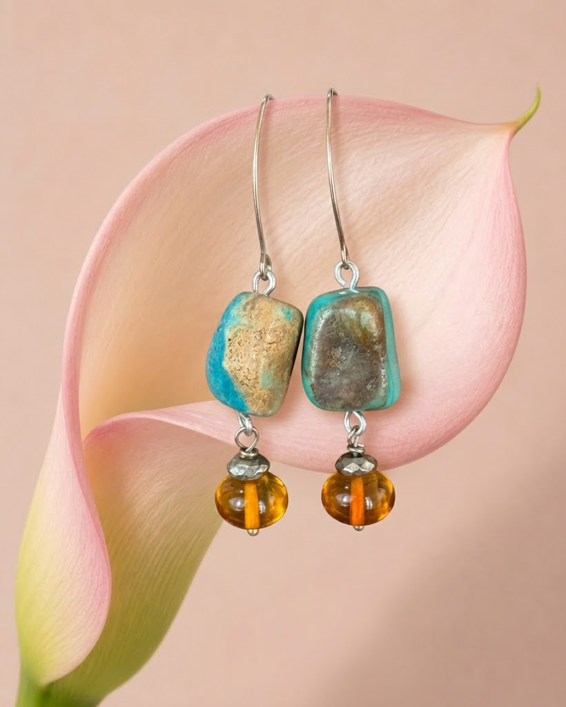 Green Turquoise with a copper pendant necklace and earring set Image