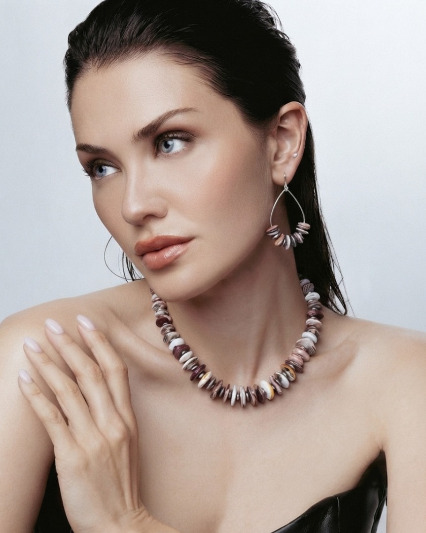 Purple/Orange Spiny Oyster and Navajo Pearl set. Image