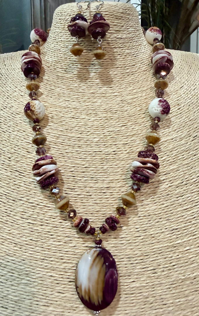Purple Spiny Oyster necklace and earring set Image