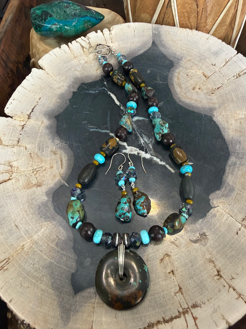 Hubei Turquoise necklace and earring set Image