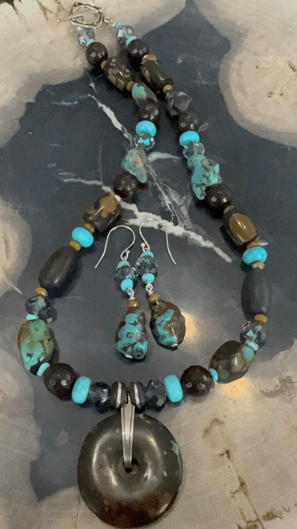 Hubei Turquoise necklace and earring set Image