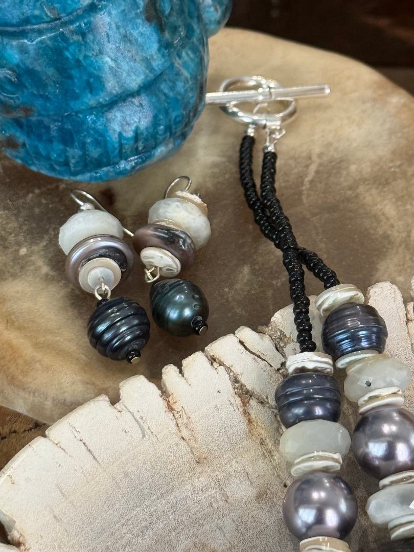 White agate with pearl and moonstone accents necklace and earring set Image