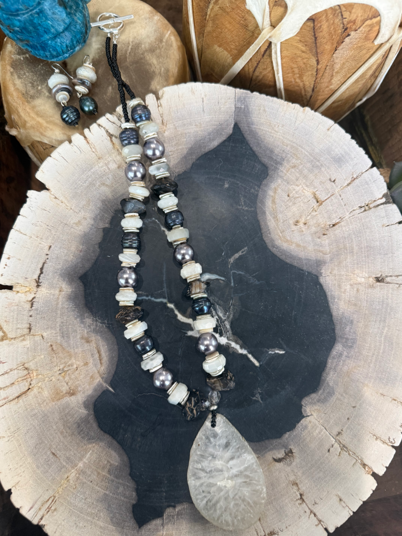 White agate with pearl and moonstone accents necklace and earring set Image