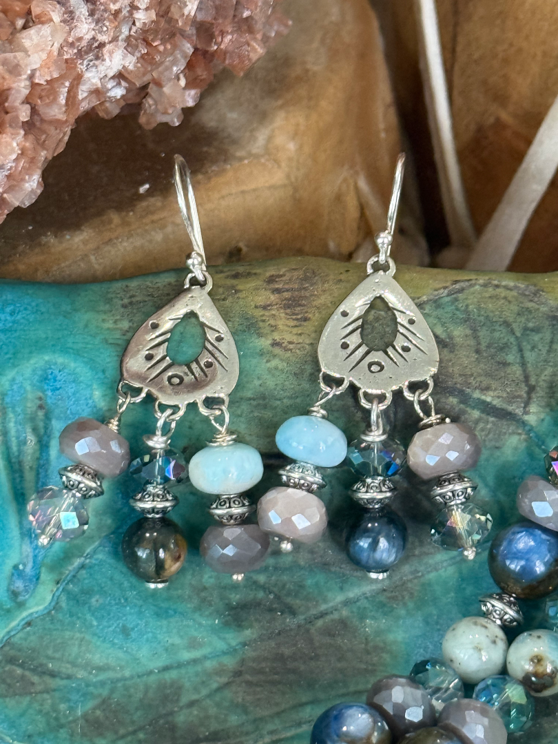 Blue Quantum Quattro, Moonstone, Agate and Crystal set Image