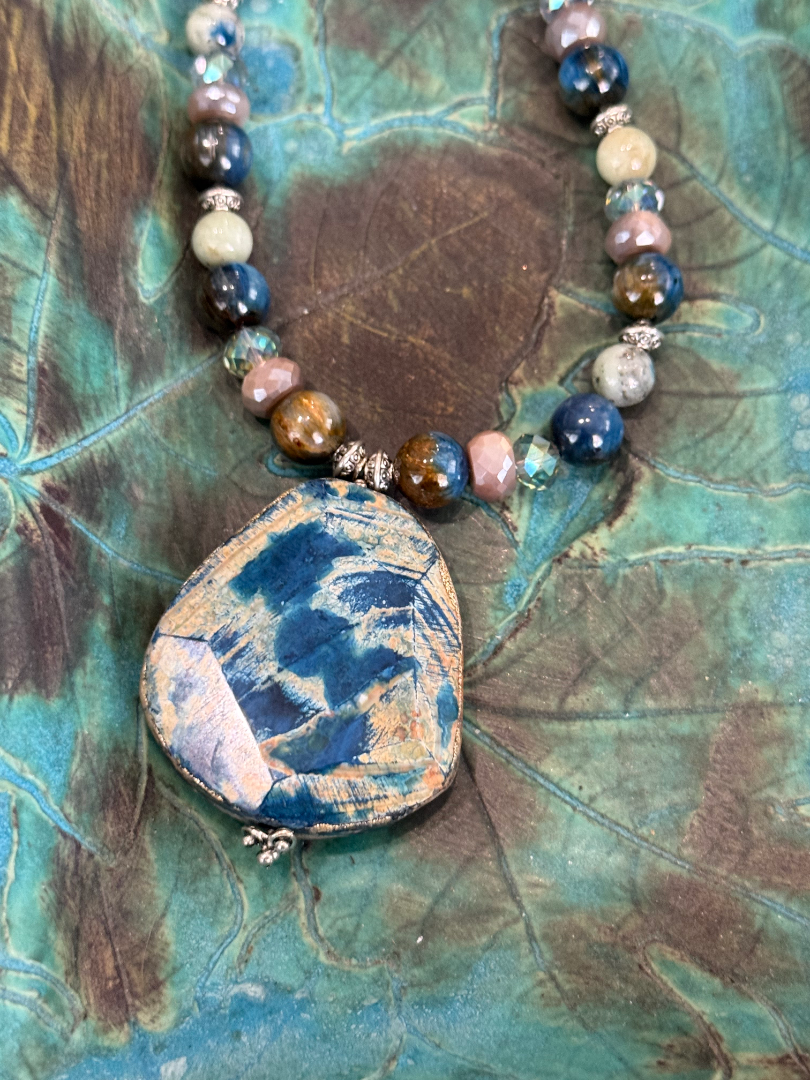 Blue Quantum Quattro, Moonstone, Agate and Crystal set Image