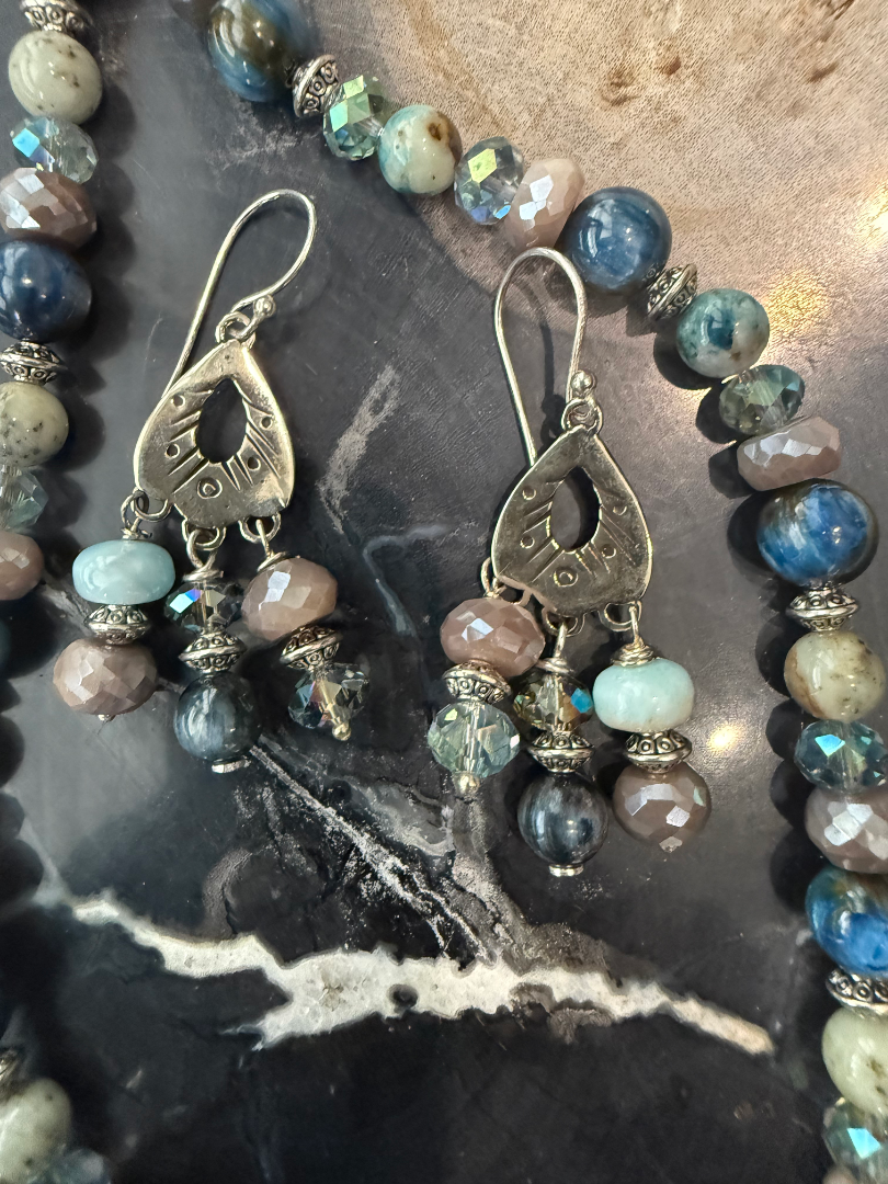 Blue Quantum Quattro, Moonstone, Agate and Crystal set Image
