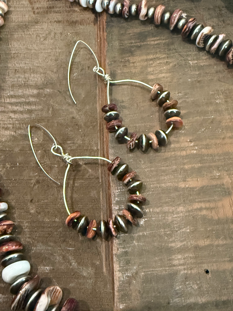 Purple/Orange Spiny Oyster and Navajo Pearl set. Image