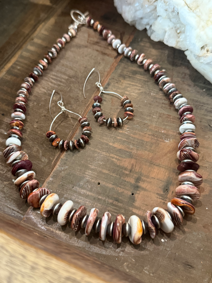 Purple/Orange Spiny Oyster and Navajo Pearl set. Image