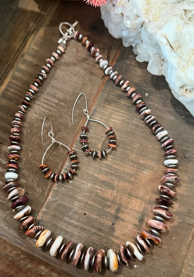 Purple/Orange Spiny Oyster and Navajo Pearl set. Image