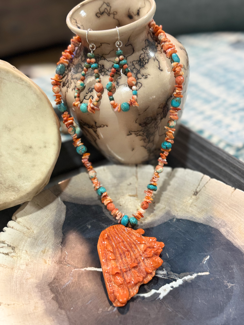 Spiny oyster and Turquoise necklace and earring set Image