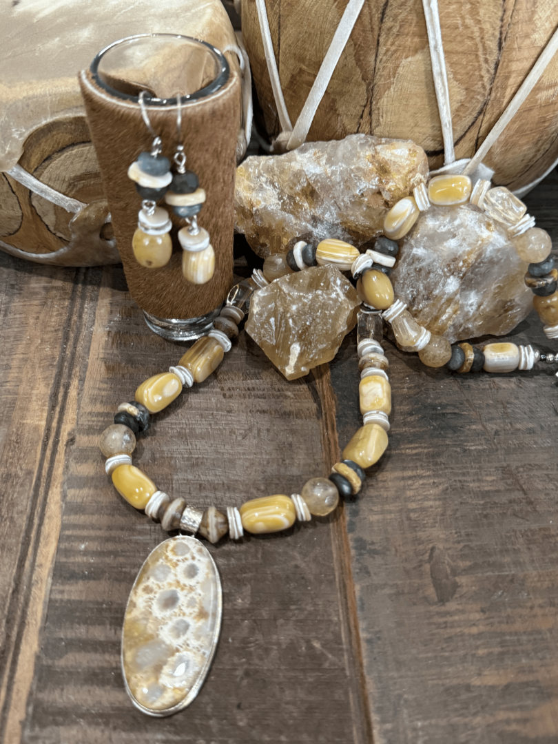 Yellow Agatized Coral Image