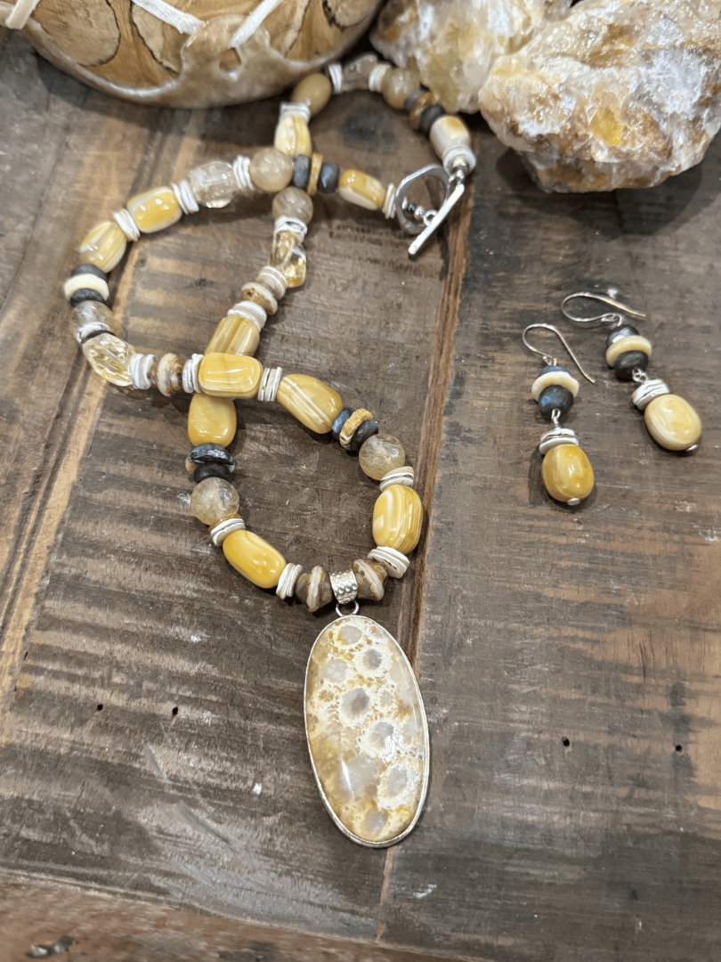 Yellow Agatized Coral Image