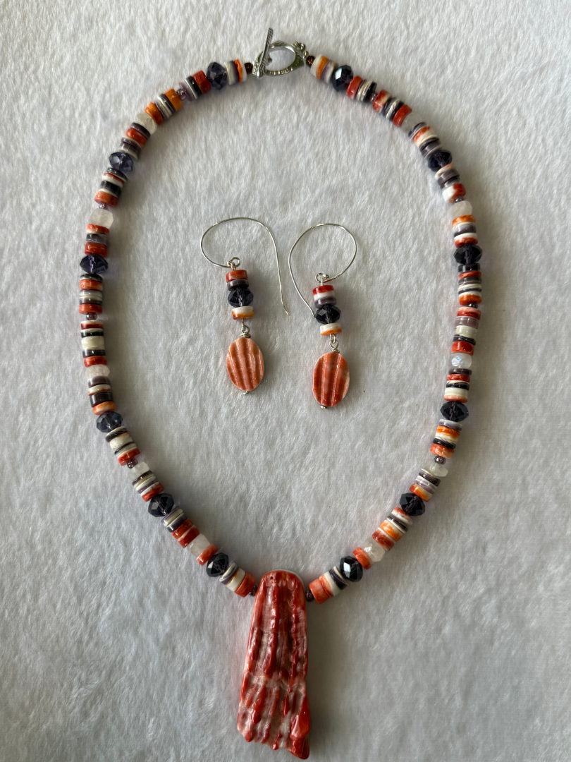Red Spiny oyster, Wampum shell and Moonstone necklace and earring set Image