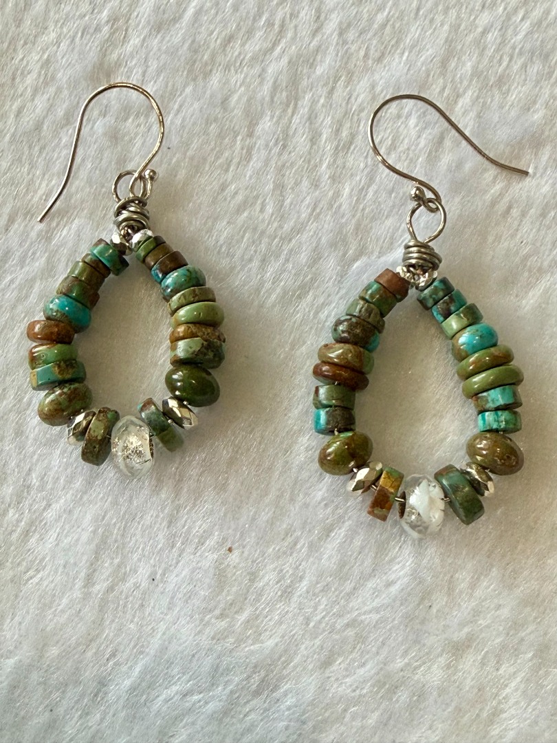 Turquoise necklace and earring set with crystal accents Image
