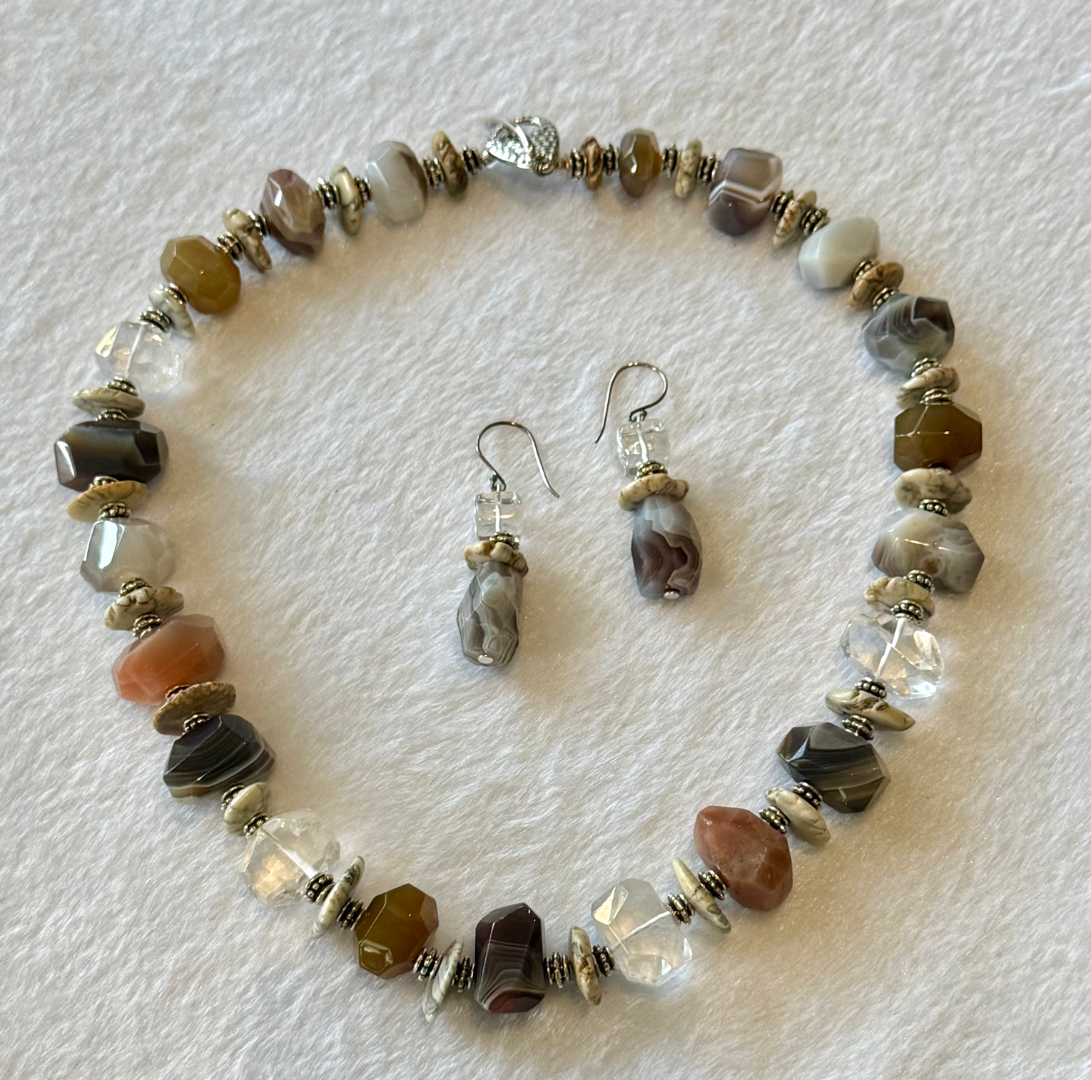 Botswana agate, Quartz and petrified wood set Image