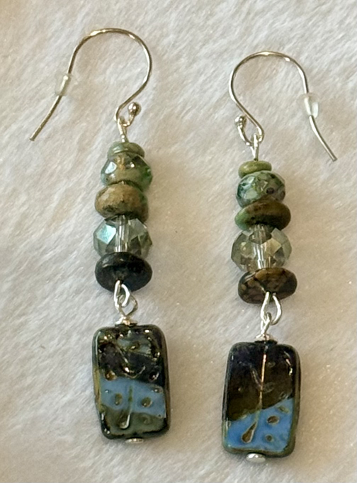 Royston turquoise necklace and earring set Image