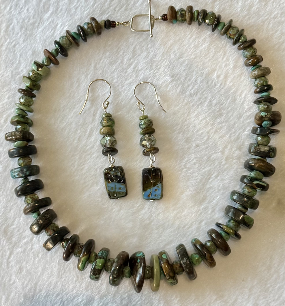 Royston turquoise necklace and earring set Image