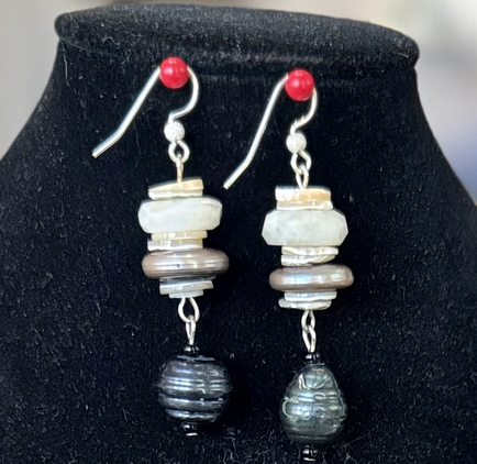 White agate with pearl and moonstone accents necklace and earring set Image