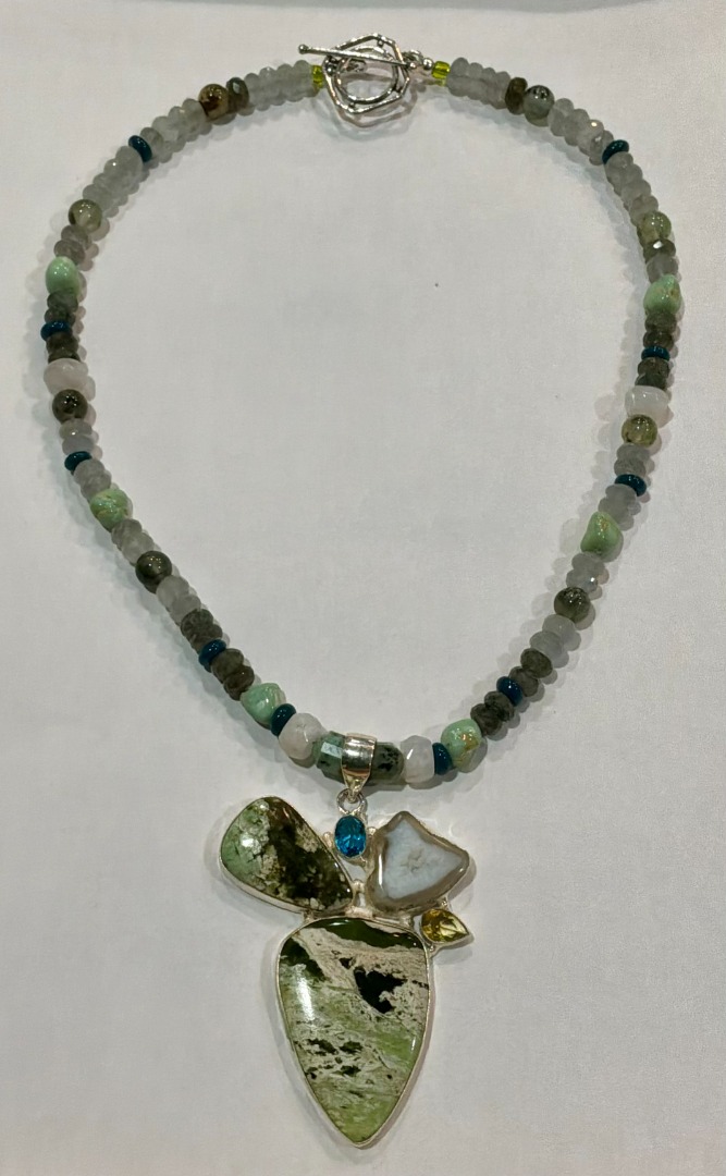 Green Turquoise Graduated Necklace and Earring Set Image