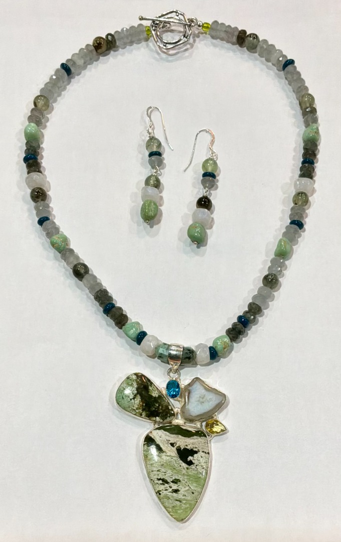 Green Turquoise Graduated Necklace and Earring Set Image