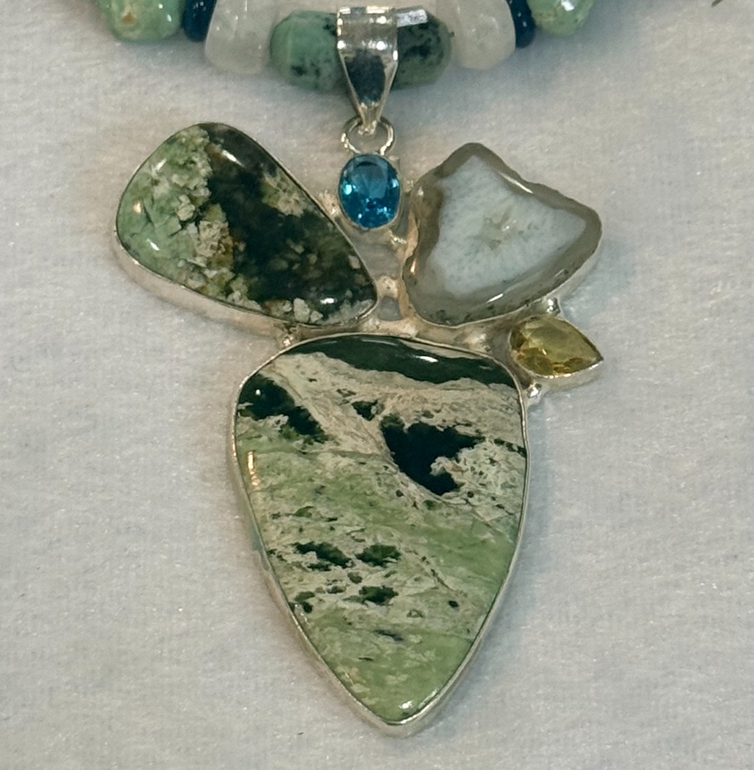 Green Turquoise Graduated Necklace and Earring Set Image