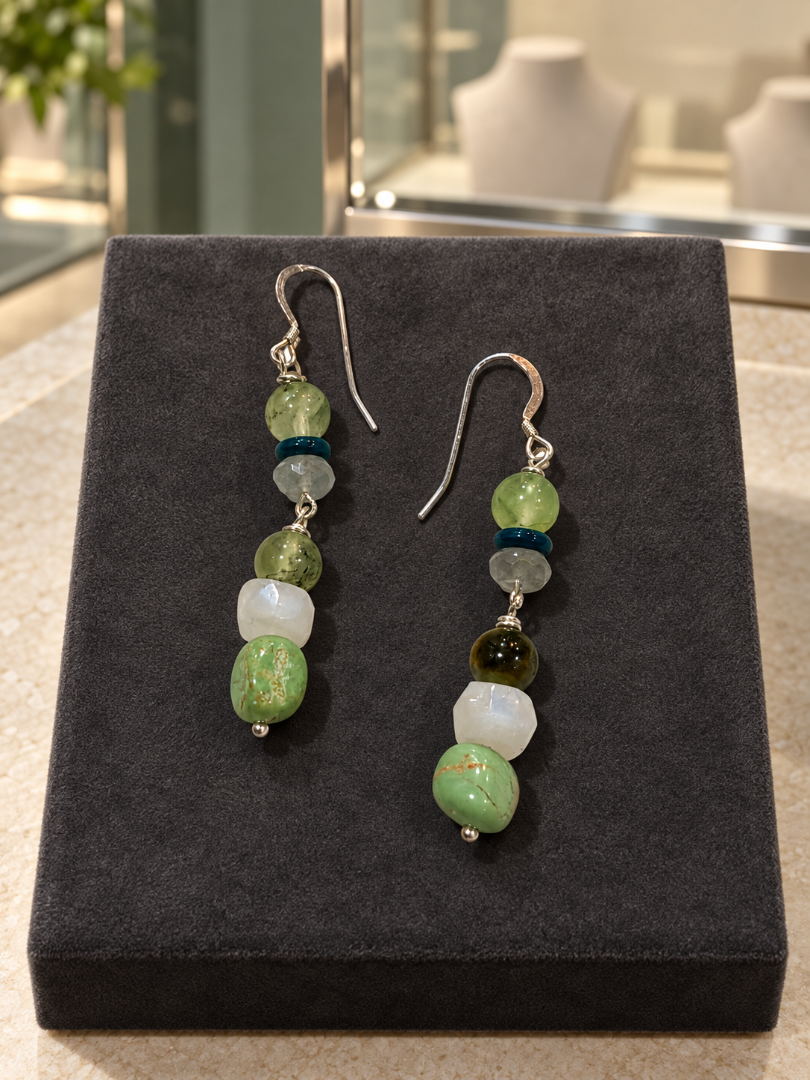 Green Turquoise Graduated Necklace and Earring Set Image